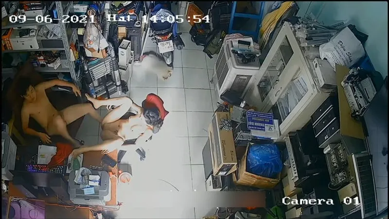 Vợ yêu người chồng nắc nhau trong của củ khoải máy tính